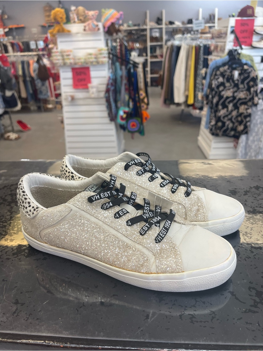 Vintage Havana Glitter White Low-Top Sneakers with Black Logo Laces